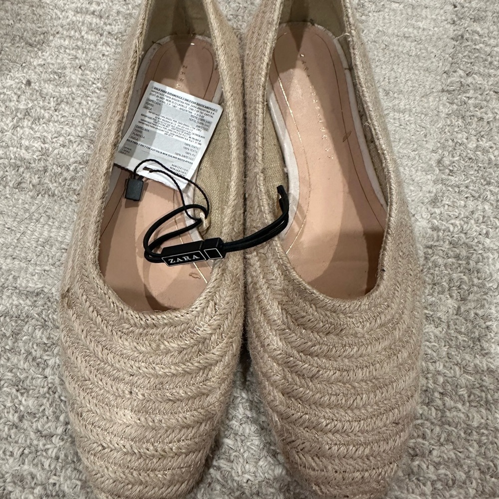 Zara Women's Tan flats